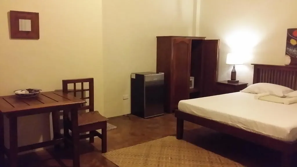 אורחן Panglao Palms Apartelle
